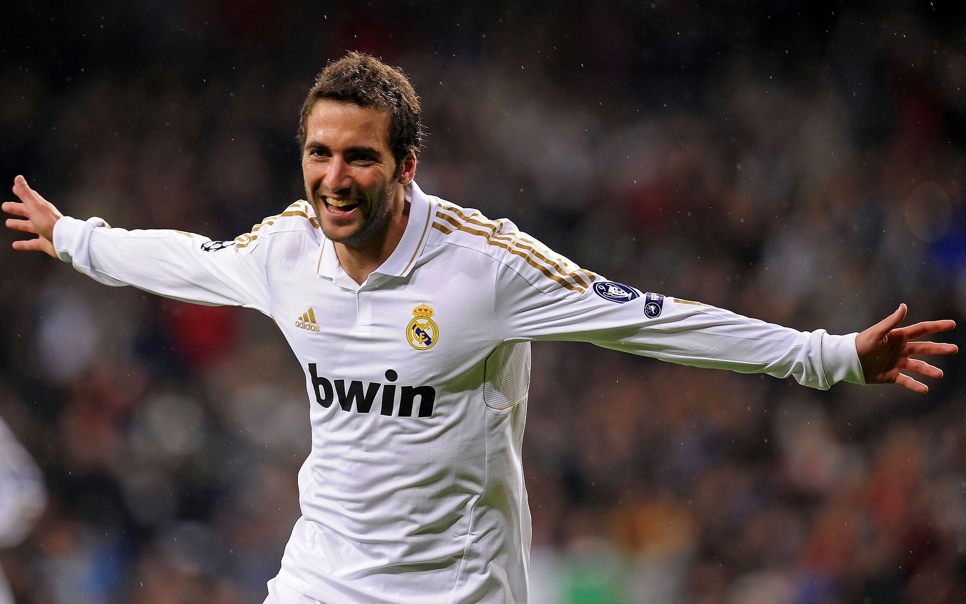 开云体育平台APP-勇者无惧：欧冠比赛中的“铁血拼搏”精神，勇者无惧出自